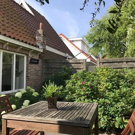 Vakantiehuis Duinviooltje 2 *